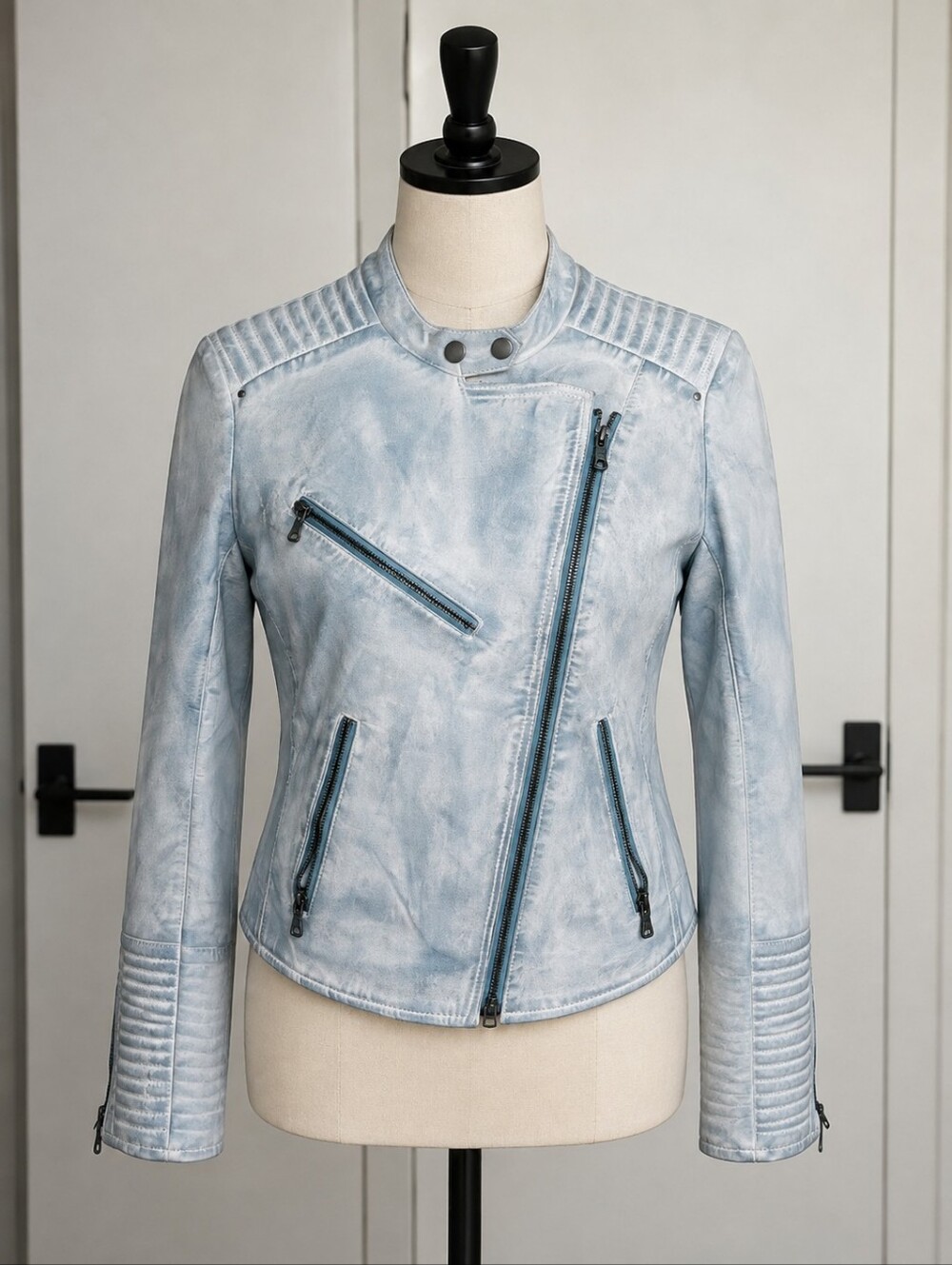 Genuine Leather Women's Distressed Babyblue Moto Jacket With Zipper. Size M